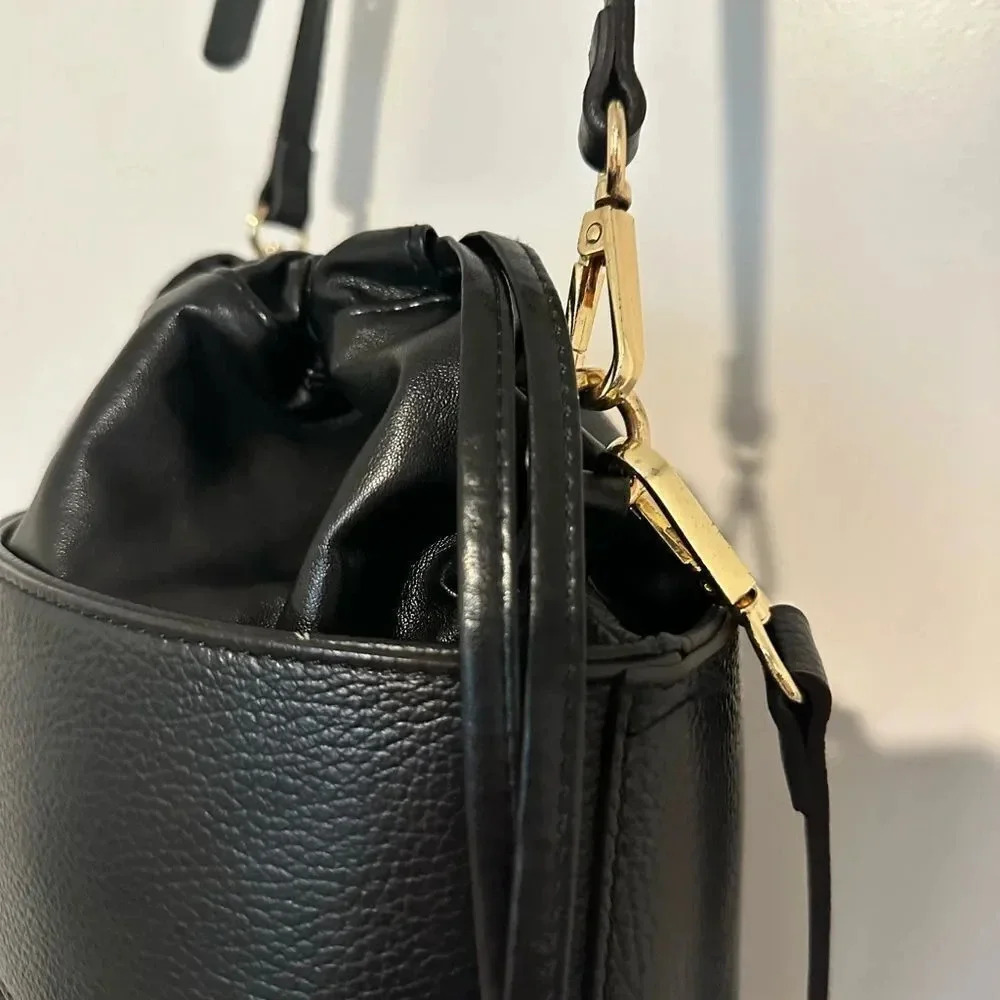 ANNA PAOLA Italian Leather Bucket Bag in Black - Picture 6 of 11